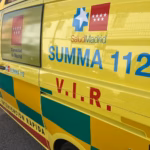 A woman died in Madrid after falling from the tenth floor with her two children in serious condition