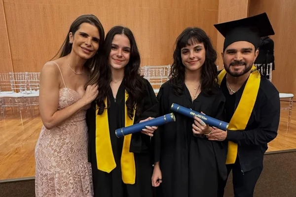 Luciano-Camargo-na-formtura-das-filhas-Helena-e-Isa.jpg