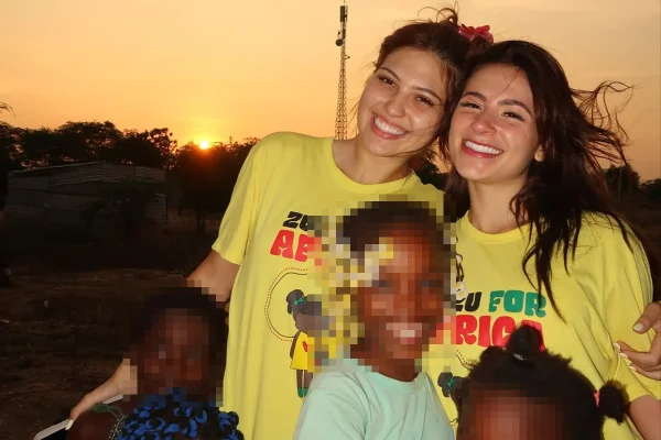 Nathalia-Valente-e-Mari-Menezes-na-Africa.jpg