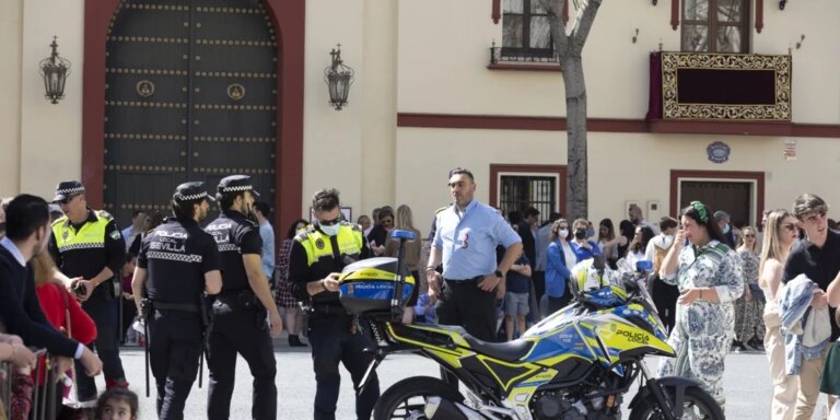 Policia-procesion-ramos-U60140550268CyR-1024x512@diario_abc.jpg