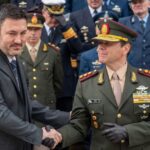 Luis Petrie could change the leadership of the Armed Forces before leaving the ministry and is preparing an event with Javier Miley and the F-16.