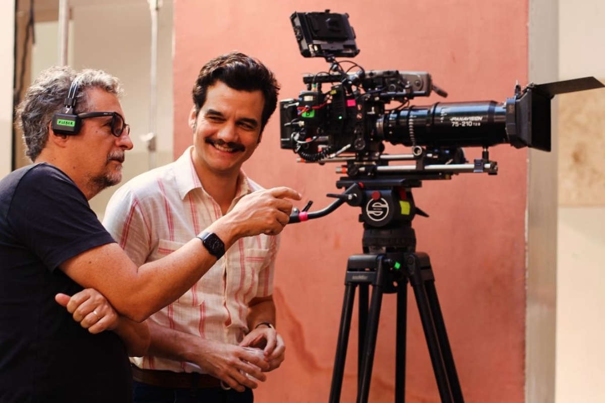 Wagner-Moura-e-Kleber-Mendonca-Junior-nos-bastidores-de-O-Agente-Secreto.jpg
