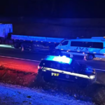 A collision between a truck and a student bus results in the death of a teacher and a number of injured in RS