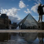 afp-20251023-79tn4wp-v1-midres-francemuseumrobberyinvestigationtourism.jpg