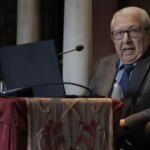 The Royal Academy of Fine Arts suspends the Arcelo conference after obtaining Perovax from Macarena