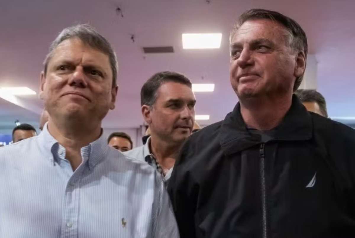 bolsonaro-tarcisio-e-flavio.jpg