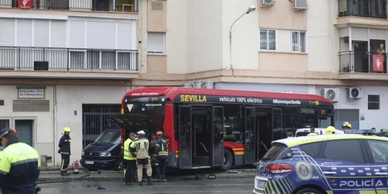 camion-autobus-accidente-U71682021456sCc-1024x512@diario_abc.jpg