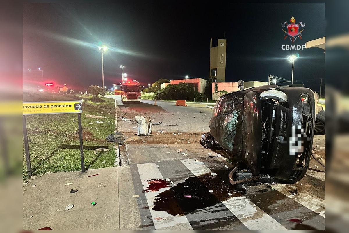 cfeb8b75-acidente-cbmdf-carro-poste.jpeg