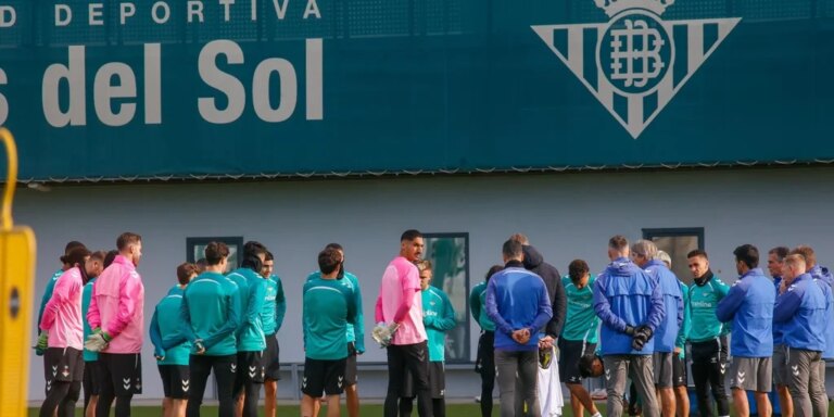 charla-pellegrini-entrenamiento-betis-U22178025100Cbl-1024x512@diario_abc.jpg