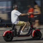 Scooters will have a license, helmet and license plate, and electric bikes will gain new rules; See what changes in 2026
