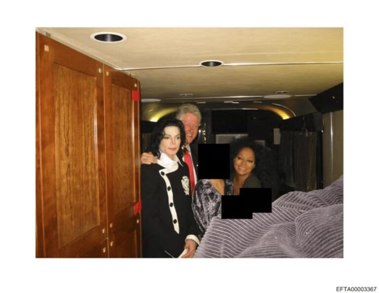 clinton-junto-a-michael-jackson-y-diana-VRLC62SXBBE25FTXEFC7PI36CY.JPG