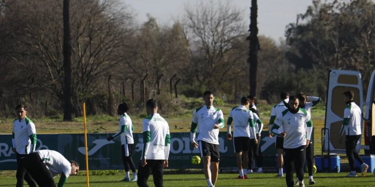 cordobacf-entrenamiento-equipo_20251229124914-U20684011420XPS-1024x512@diario_abc.JPG