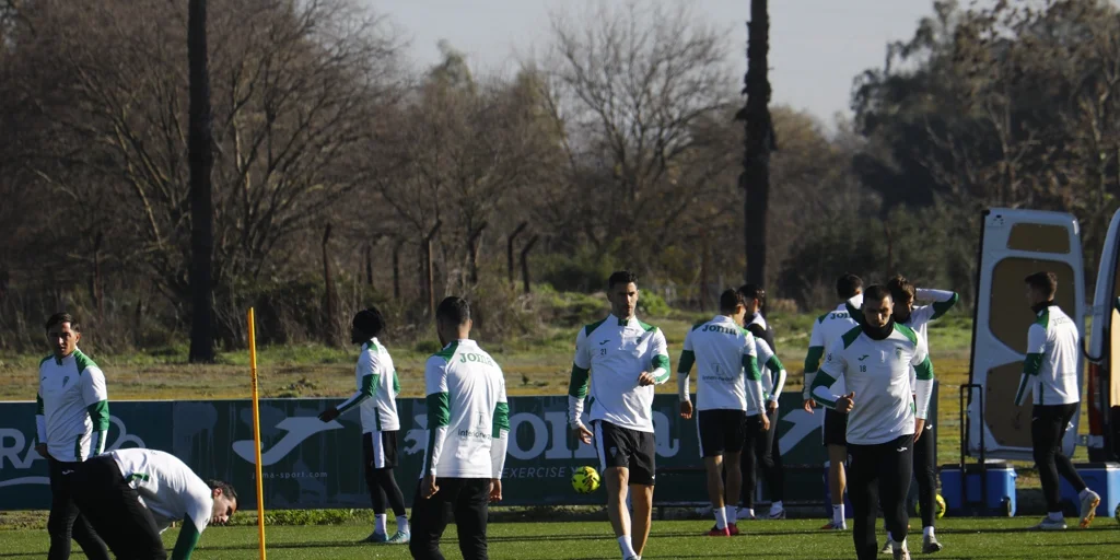 cordobacf-entrenamiento-equipo_20251229124914-U20684011420XPS-1024x512@diario_abc.JPG