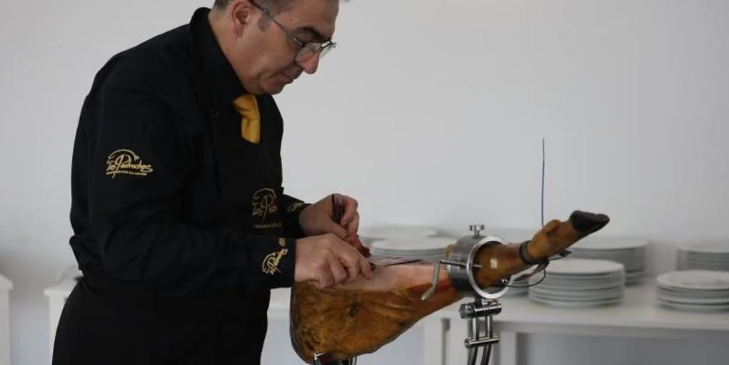cortador-jamon-pedroches-ky1H-1024x512@diario_abc.jpg