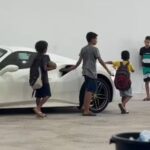 It went viral: when they saw the Ferrari, the boys hugged the car and kissed it