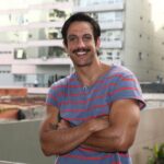 He is a visual artist who lived in Mexico, returned to perform in his country, and today he is the new leading man in China, Suarez.