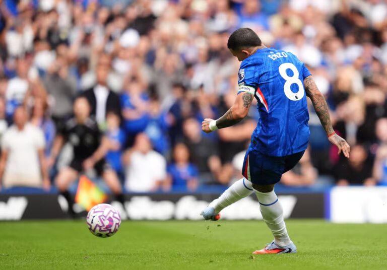 el-chelsea-de-enzo-fernandez-juega-por-la-premier-K56ES2V67NGERBIWAG325T44FA.JPG