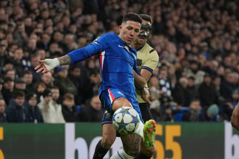 el-chelsea-enzo-fernandez-juega-por-la-copa-de-la-5IQSASMKJFAHFGGDACNVAUOWPA.jpg