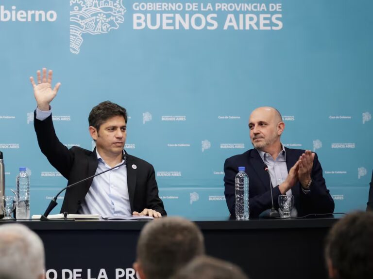 el-gobernador-axel-kicillof-hace-numeros-para-Z5773HCICRF2PC4DYOO3MDNNVE.JPG