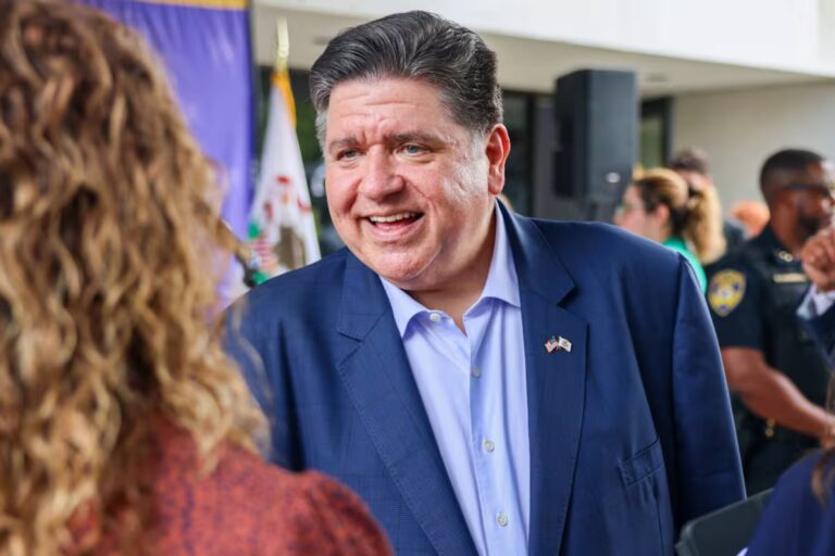 el-gobernador-de-illinois-jb-pritzker-anuncio-la-KRKO7262ZBFXTAQW234QTK6EM4.jpg
