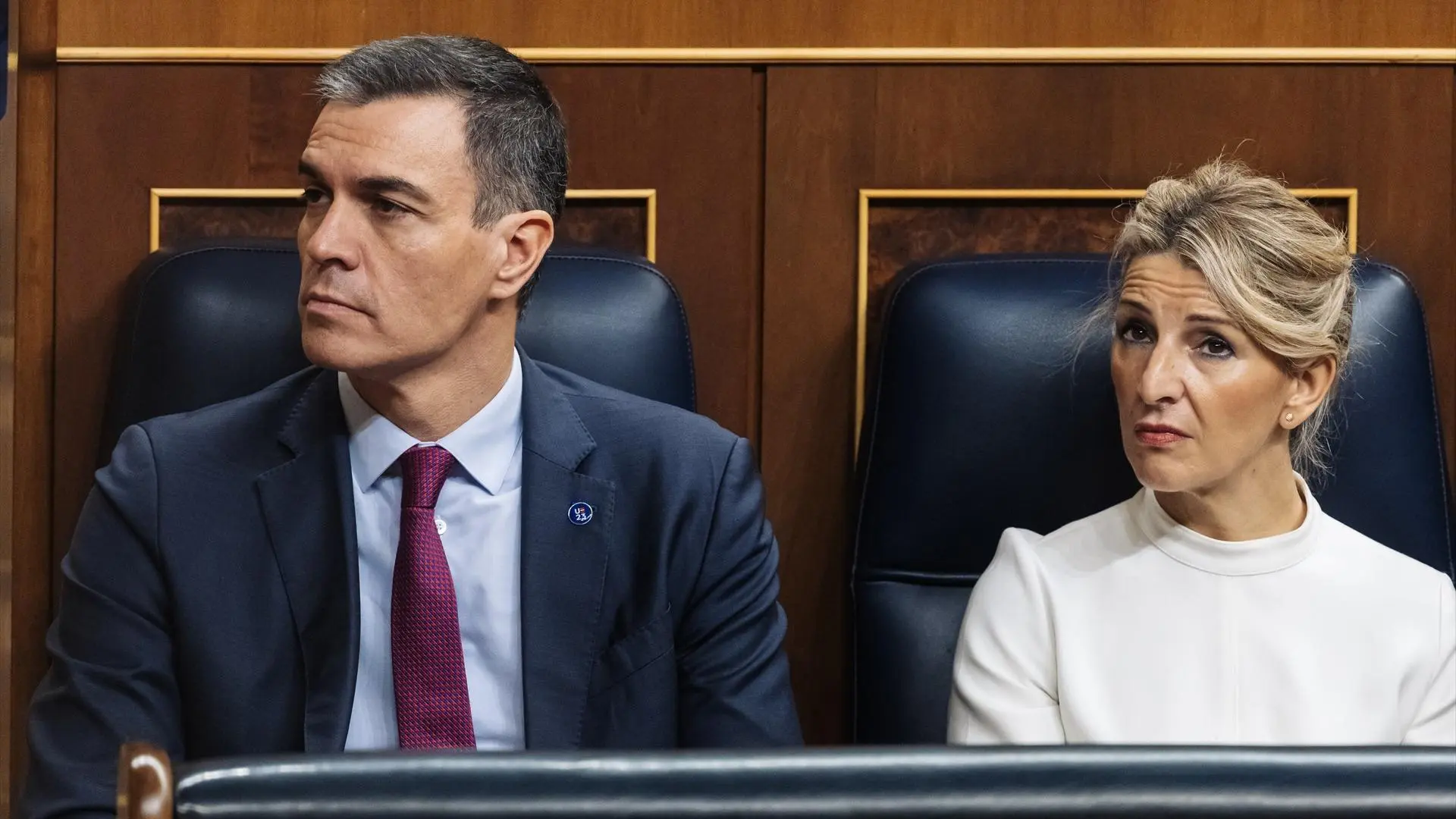 el-presidente-del-gobierno-pedro-sanchez-y-la-vicepresidenta-segunda-y-ministra-de-trabajo-y-economi.webp