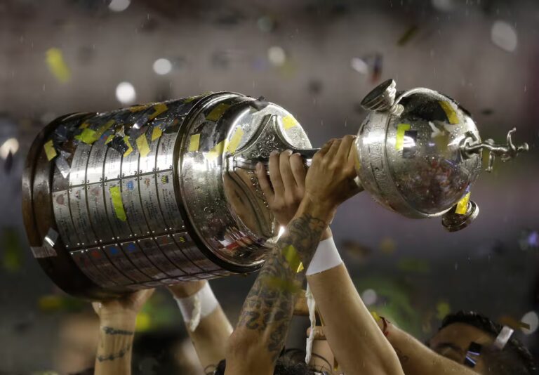 el-trofeo-de-la-copa-libertadores-quedo-en-manos-TIPV6CVFSFHCLOWP4X72DGNVQI.JPG