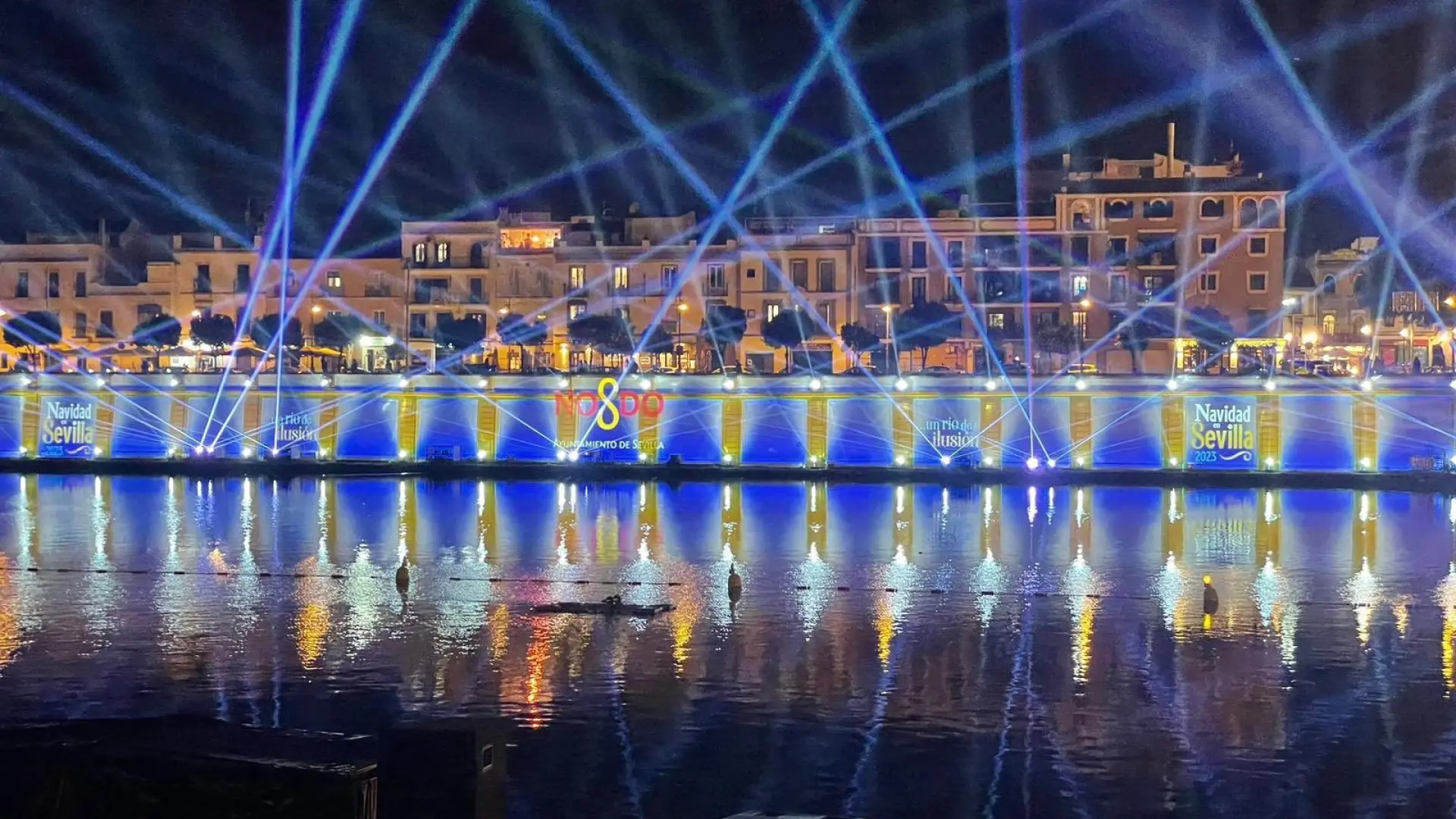 ensayo-del-espectaculo-navigalia-en-el-rio-guadalquivir-sevilla.jpeg
