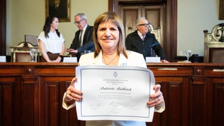 entrega-a-patricia-bullrich-del-diploma-de-senadora-nacional-20112025-2140952.jpg