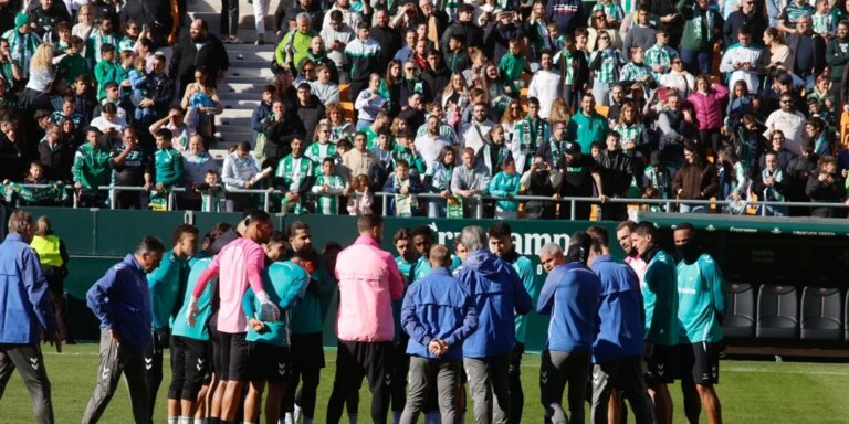 entrenamiento-betis-cartuja-previo-derbi-victor-U57140001316MEg-1024x512@diario_abc.jpg