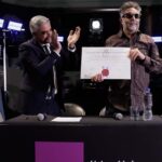 The emotions of Fito Páez after receiving the honorary degree in his hometown