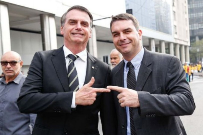 flavio-e-bolsonaro.png