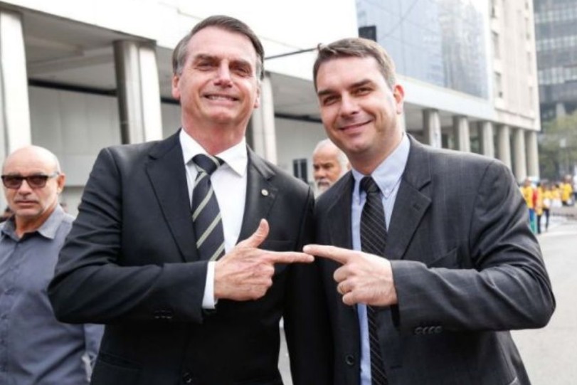 flavio-e-bolsonaro.png