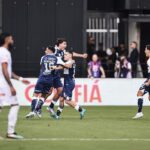 Gimnasia went down to Paracas: left without a coach, went on strike, saved from relegation and… saved by VAR