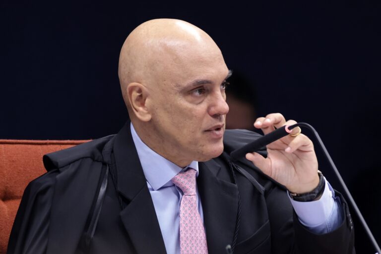 gravata-ministro-alexandre-de-moraes-julgamento-bolsonaro-stf-ferragamo-2.jpg
