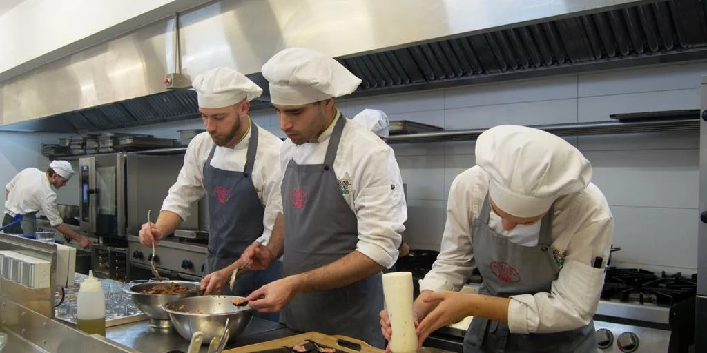 hosteleria-alumnos-cocina-kl9-1024x512@diario_abc.jpeg