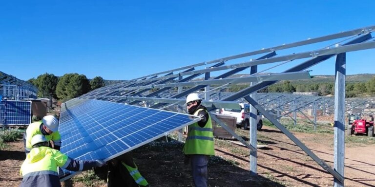 iberdrola-plantas-fotovoltaicas-U26836442107iDa-1024x512@diario_abc.jpg
