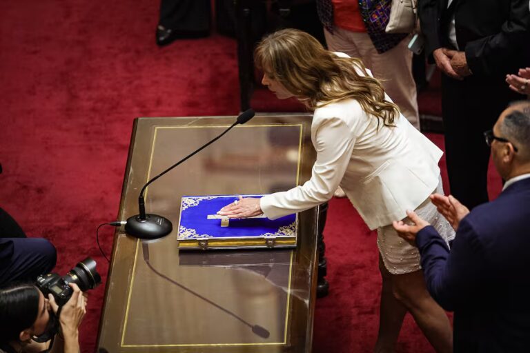 jura-de-la-senadora-fueguina-candida-lopez-del-QN4JPZ7D7BDAXPDXAZBH7QLTF4.JPG