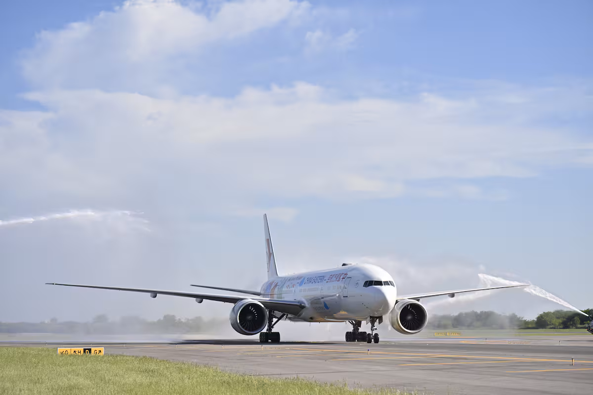 la-llegada-del-primer-vuelo-desde-shanghai-el-4-NBUXIXKZ7ZA2LCAYBFAYARHTJY.JPG
