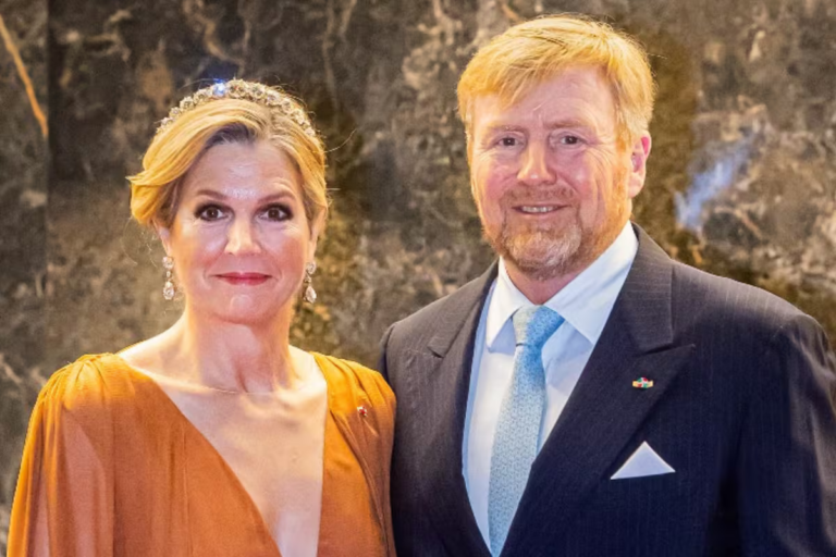 la-reina-maxima-deslumbro-con-su-look-de-gala-TIA3W4C6ONAINOZQ522U24DVP4.png