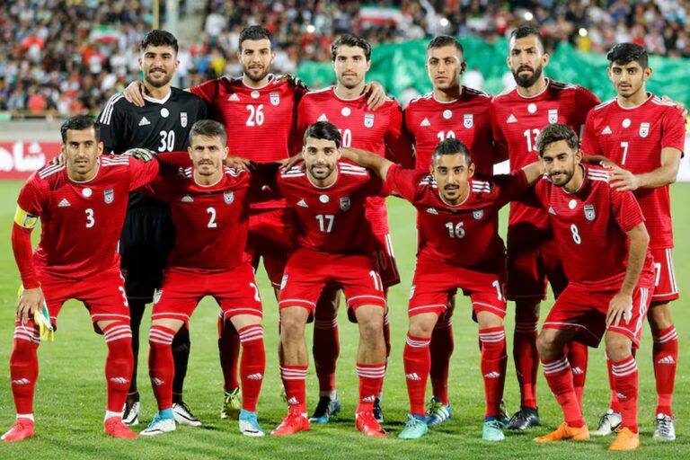 la-seleccion-de-iran-en-el-ojo-de-la-XC63TS2TM5C3LDVPNX7AX2H6SA.jpg