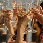 las-fiestas-de-fin-de-ano-sinonimo-de-brindis-y-VSPWJAE5O5GD5OG3IQWMSDF3T4.png
