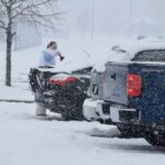 What is winter like in Illinois and how many inches of snow usually falls