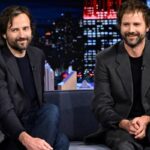 los-hermanos-duffer-visitaron-the-tonight-show-y-O65XWF4LURFLROWRSG3NDHARXM.jpg