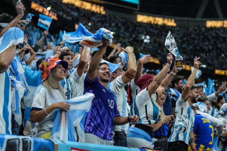 los-hinchas-argentinos-el-dia-de-la-final-del-WTYIEHAQOVGB7A3ZU3OE5AVKLU.JPG