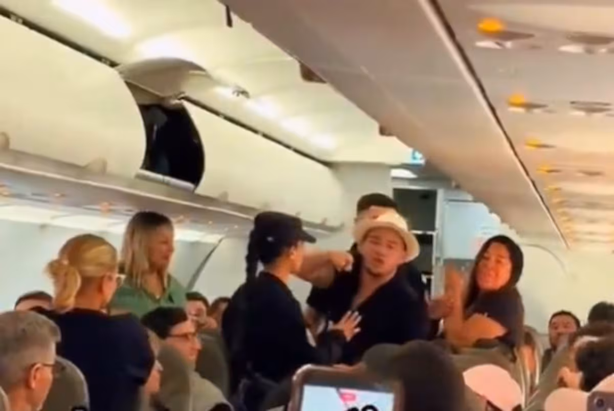 los-pasajeros-causaron-disturbios-en-un-vuelo-de-LFUIVHVWFNCOJP2NZDTMOQQC6U.jpg