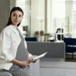 Review special care for pregnant women who intend to travel by plane and when flights should be avoided