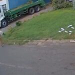 A woman was left naked in the middle of the street after a square park was destroyed in the city of DF