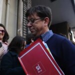 Ferraz calls a meeting regarding internal complaints of sexual harassment against Salazar