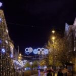 What time do the Christmas lights come on in Pamplona and where are the illuminated streets and the tree?