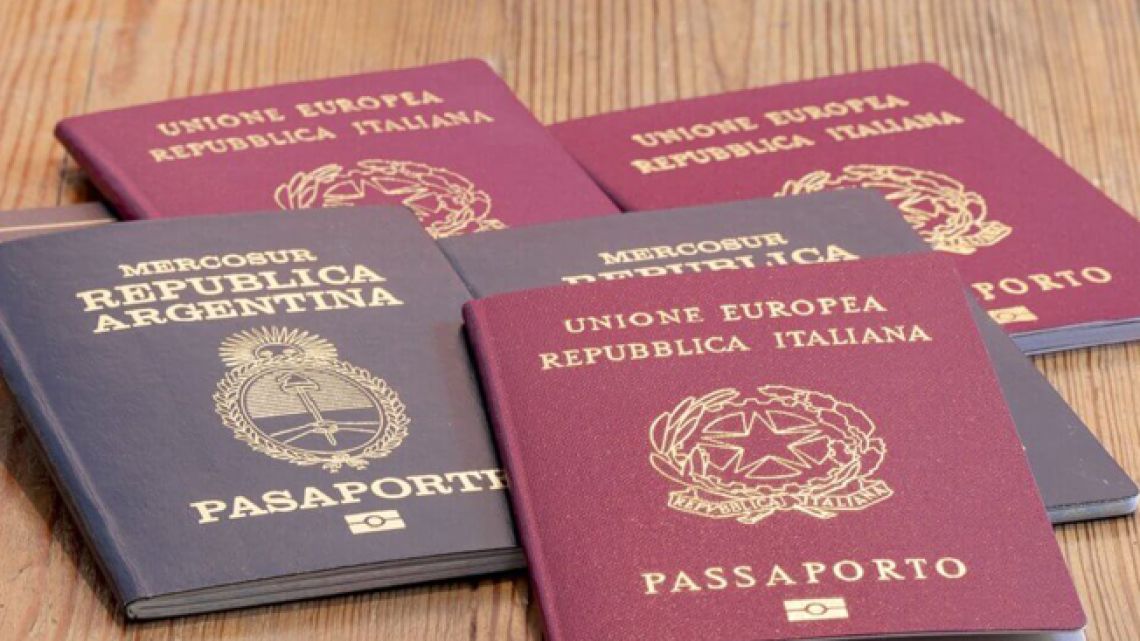 pasaportes-1995118.jpg